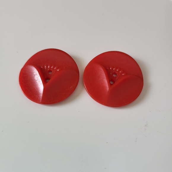 Pair of Vintage Acrylic Round Red Sewing Buttons - Picture 7 of 12
